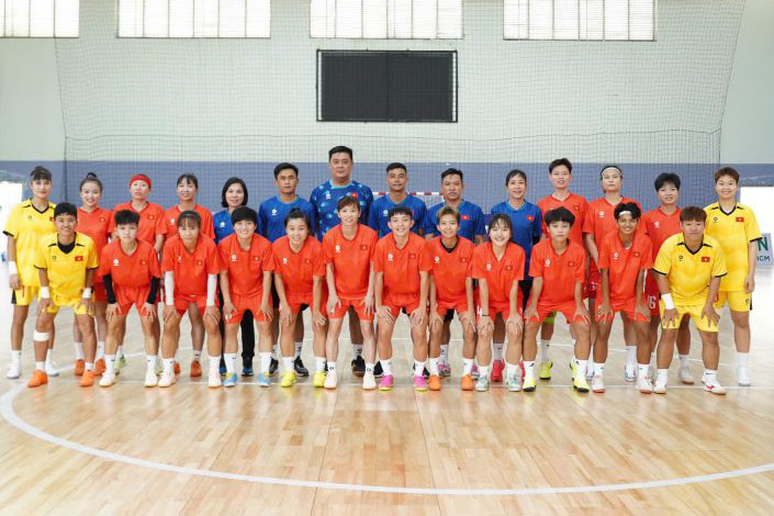 The Vietnam women's futsal team has a full number of players. Photo: VFF