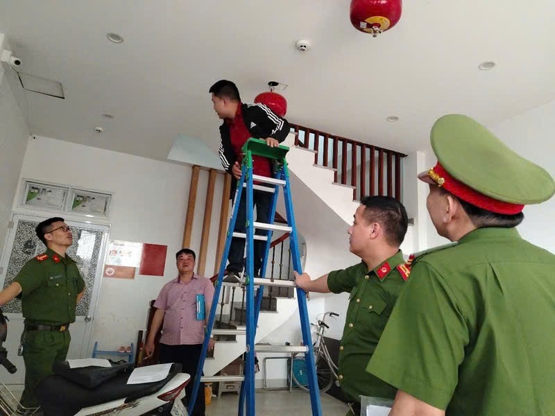 Khac phuc ton tai ve PCCC tai co so kinh doanh nha nghi o ngo 16 An Duong Vuong (quan Tay Ho). Anh: Duc Tuan