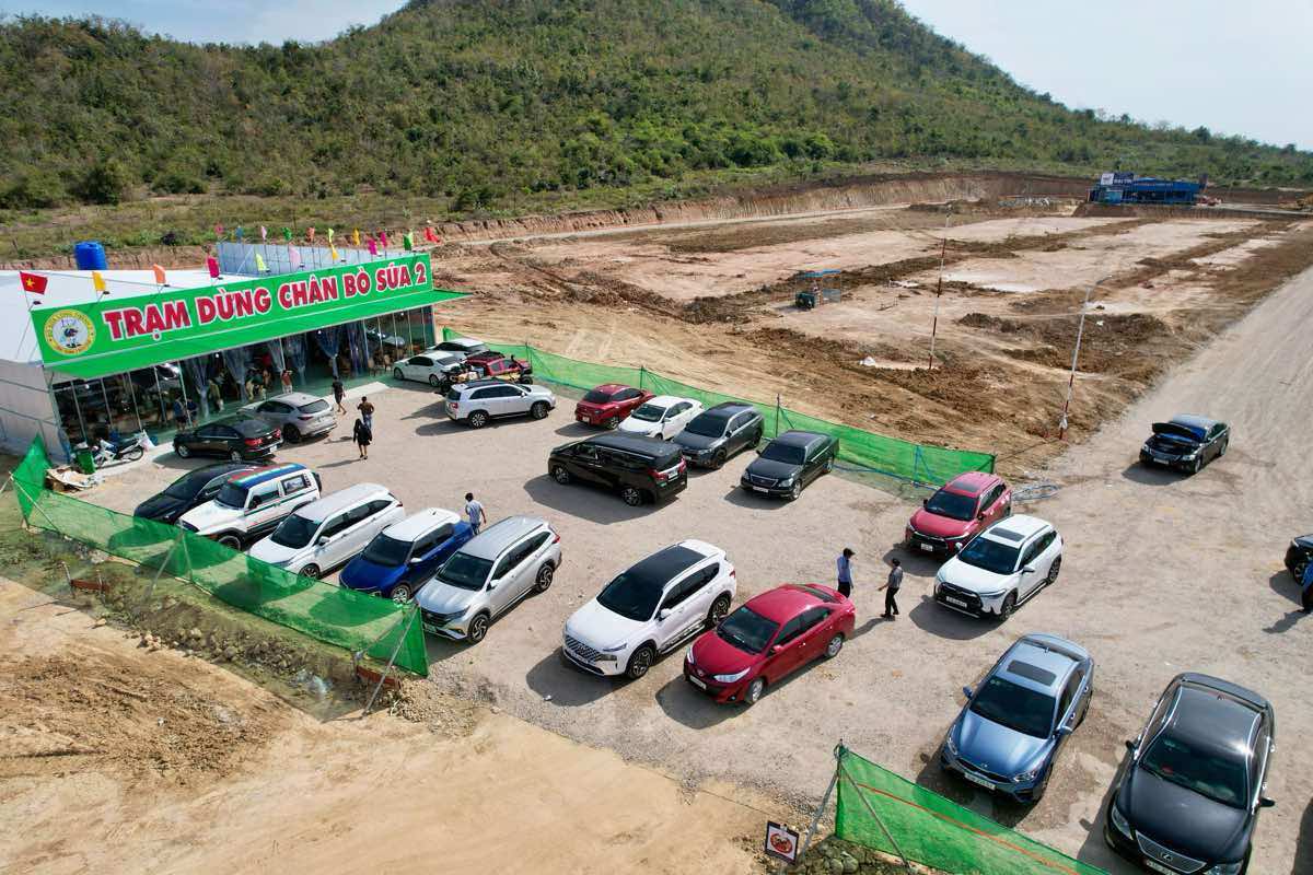 Tram dung nghi tam thoi tai km205 cao toc Vinh Hao - Phan Thiet dang duoc van hanh. Anh: Duy Tuan