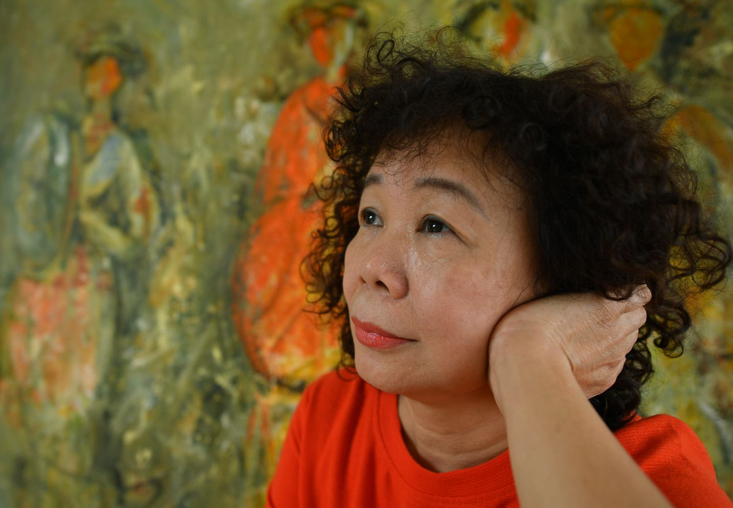 The thoughtful minute with the work "Girls Quan them".