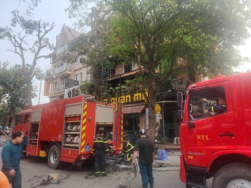 A restaurant fire in Hanoi. Photo: Minh Hanh