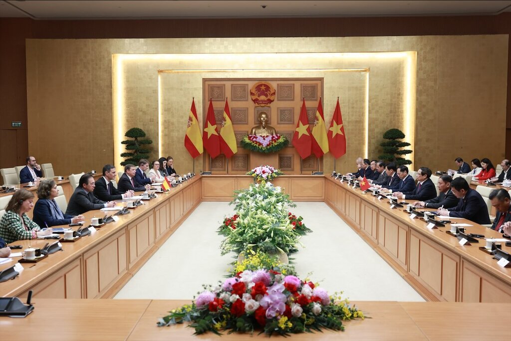 El ministro de Politica Exterior, el primer ministro Pham Minh Minh, se reunio con el primer ministro español Pedro Sanchez. Imagen de la pagina web de la Universidad de Hong Kong