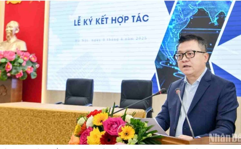 Comrade Le Quoc Minh, member of the Party Central Committee, Editor-in-Chief of Nhan Dan Newspaper, Deputy Head of the Central Propaganda and Mass Mobilization Committee, Chairman of the Vietnam Journalists Association, spoke at the signing ceremony.