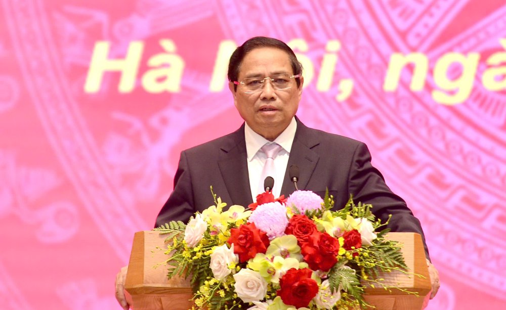 El Ministro de Politica, el Primer Ministro Pham Minh Chinh, habla en la ceremonia de agradecimiento a las fuerzas de apoyo para remediar las consecuencias del terremoto en Myanmar. Imagen de la pagina web de la Universidad de Hong Kong