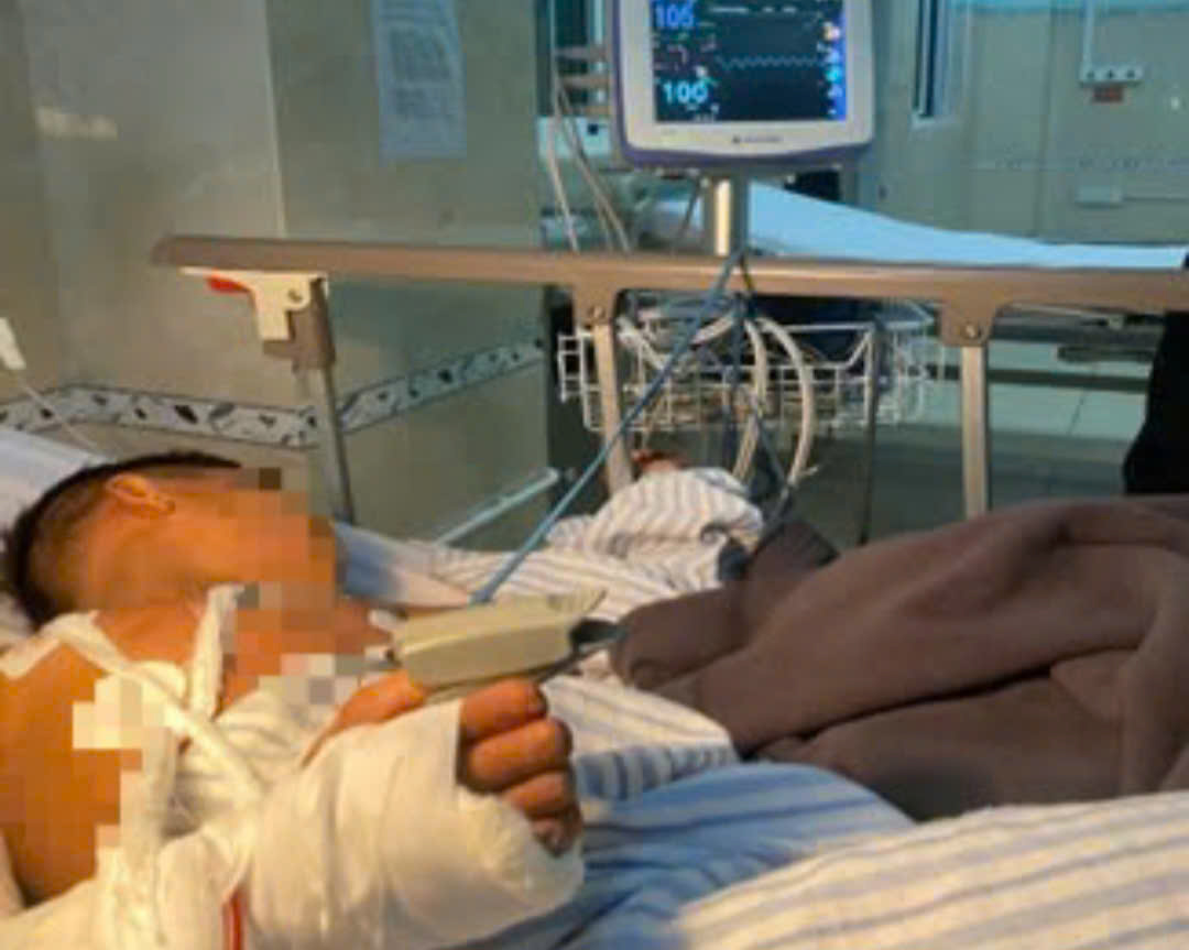 The child is being cared for at the hospital. Photo: Lam Hong