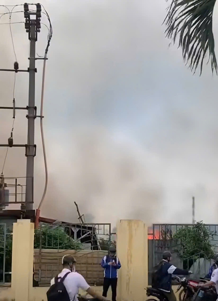 Vu chay da duoc dap tat luc 16h cung ngay. Anh: Nguoi dan cung cap
