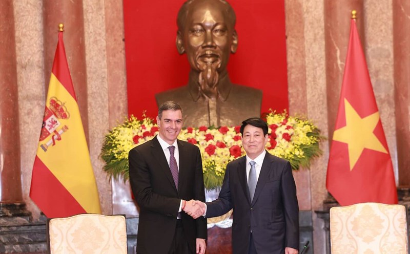 Politburo member and President Luong Cuong received Spanish Prime Minister Pedro Sanchez. Photo: Hai Nguyen