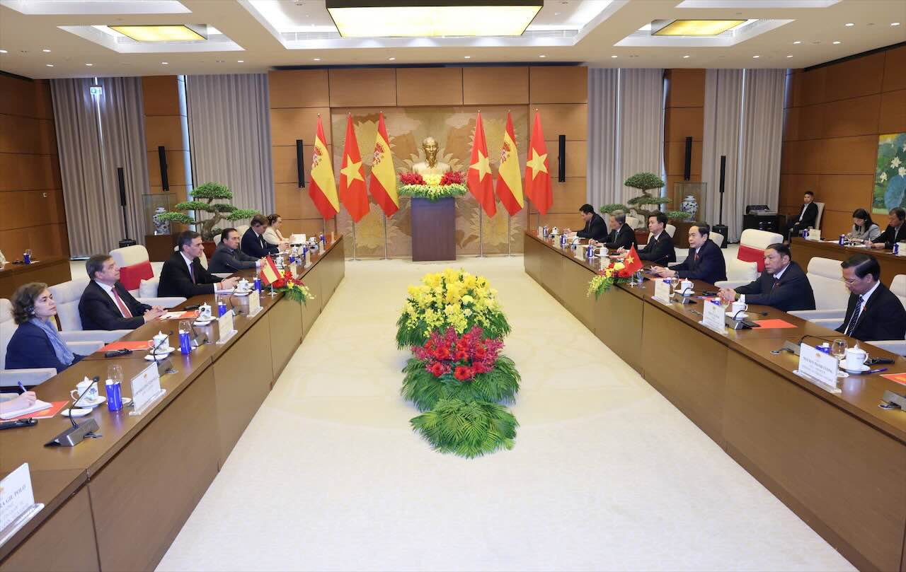 Politburo member and National Assembly Chairman Tran Thanh Man met with Spanish Prime Minister Pedro Sanchez. Photo: Hai Nguyen