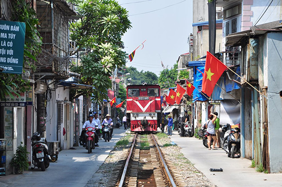 El presidente de la Junta de Hai Phong pide que se trate seriamente a los que arrojan tierra, piedras y suciedad al tren. Imagen: Puerta de la ciudad de Taipei