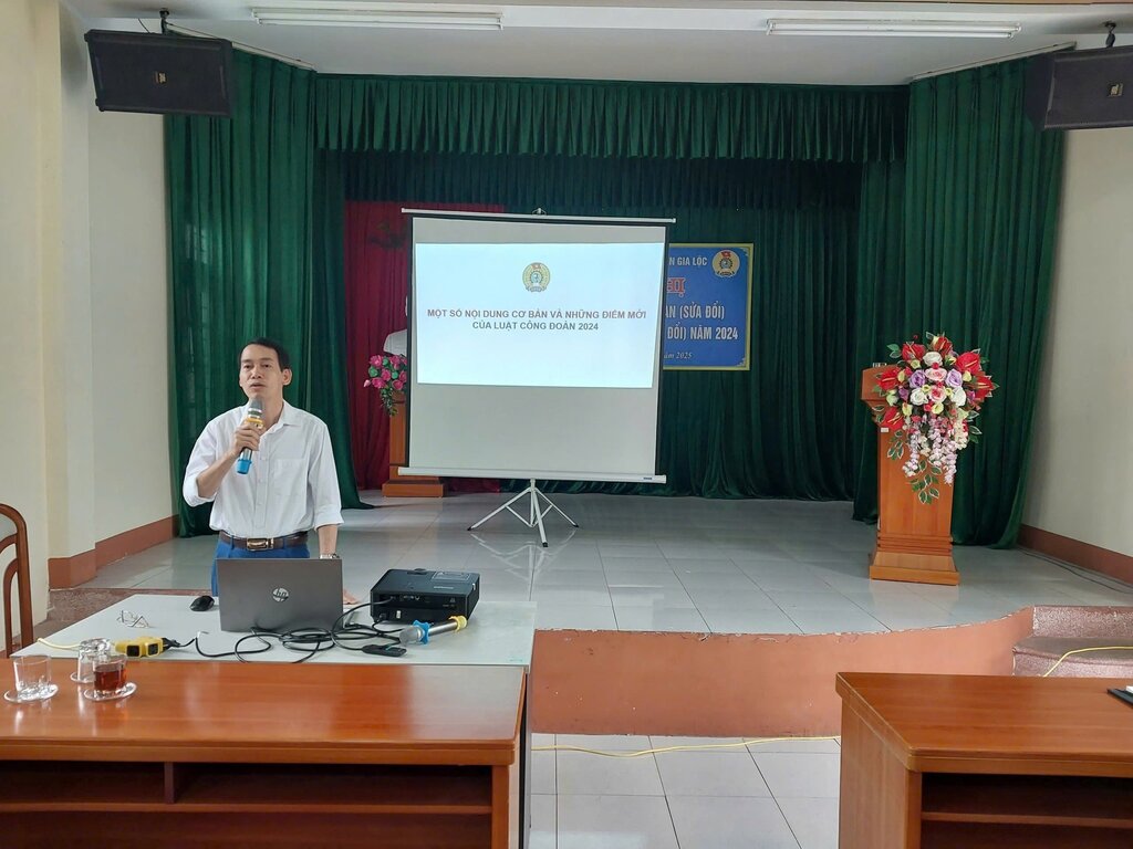 Entrenamiento en Derecho Sindical y Seguridad Social para los funcionarios de la Union de Trabajadores Familiares. Imagen de la Union de Trabajadores de la Marina