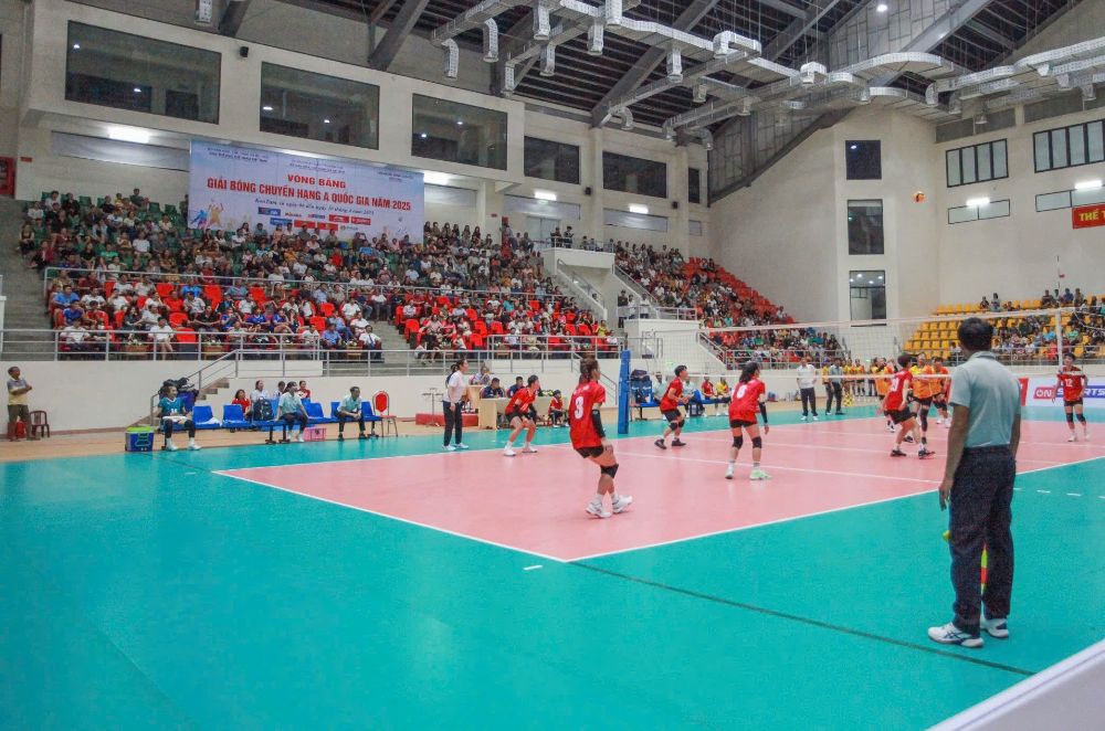 The national A-class volleyball tournament took place on the 4th day of competition. Photo: Hoang Thanh