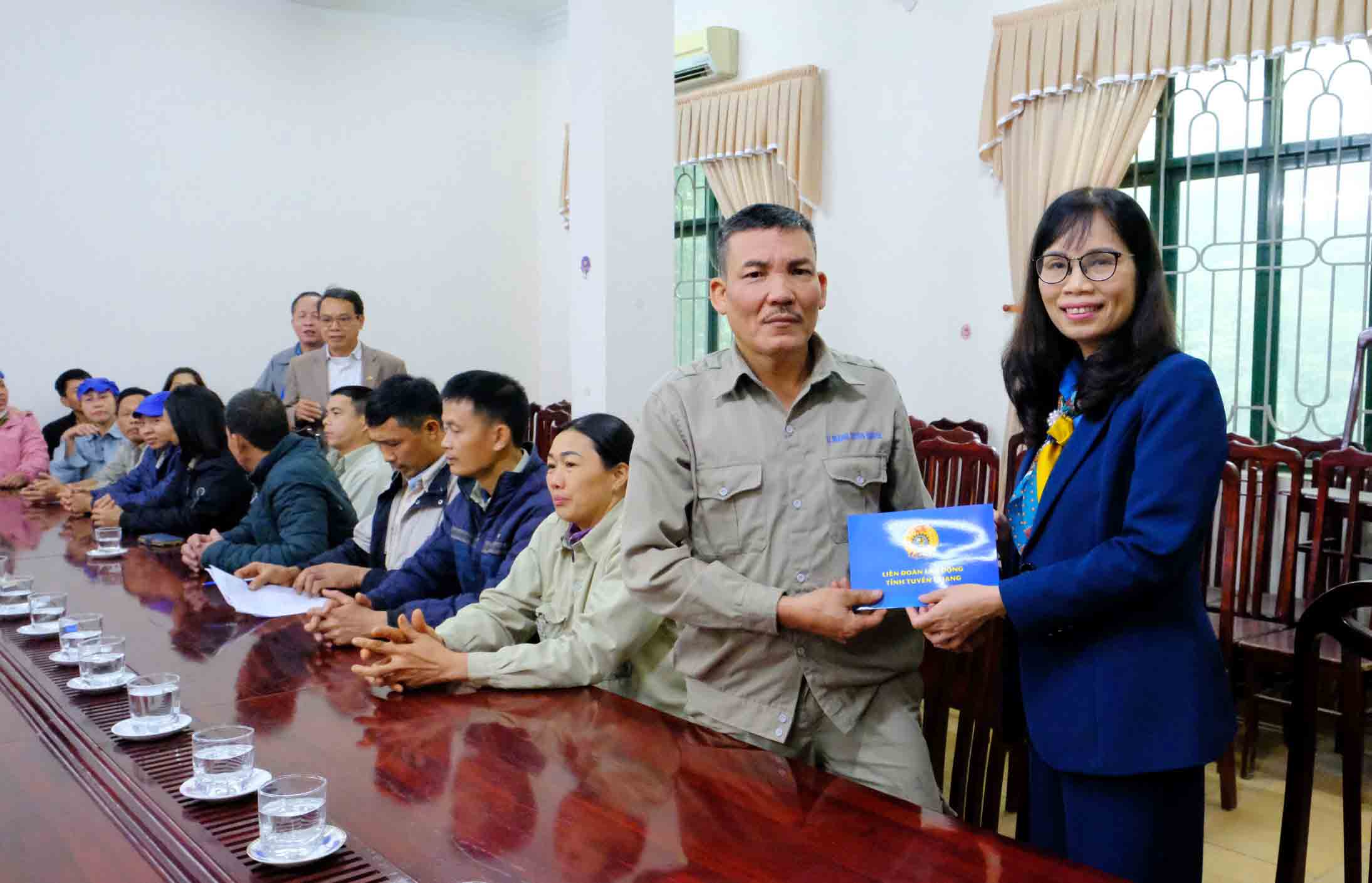 NLD co hoan canh kho khan duoc to chuc cong doan kip thoi quan tam, co bien phap ho tro. Anh: Viet Bac.