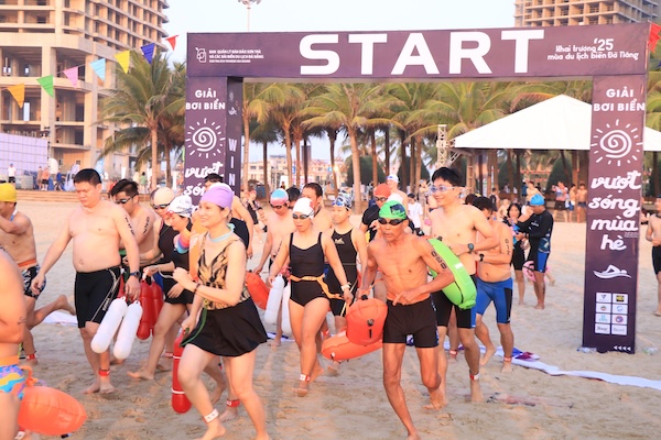 Da Nang inaugura el torneo de natacion de surf de verano 2025. Imagen: En el corazon