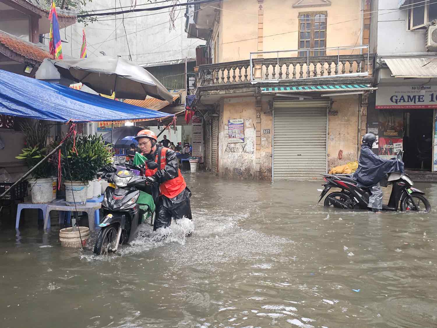 Heavy rain is likely to cause flooding in many areas in Hanoi. Photo: Huu Chanh