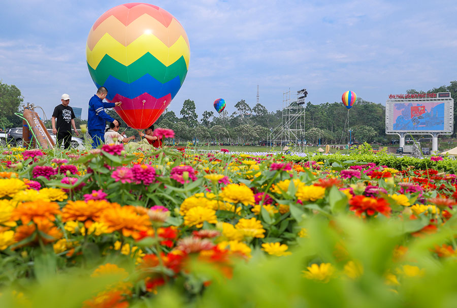 Lan dau tien Festival khinh khi cau Vinh Phuc duoc to chuc.