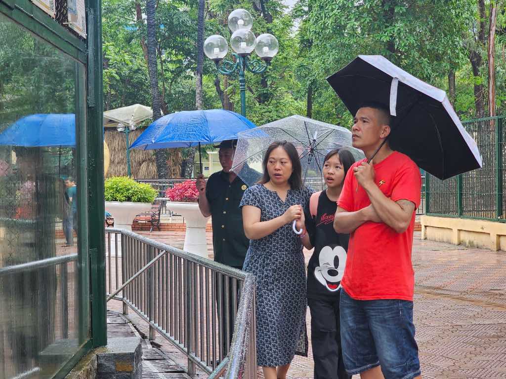 Vuon thu Ha Noi la diem den quen thuoc cua nguoi dan trong cac dip le. Anh: Tat Thao