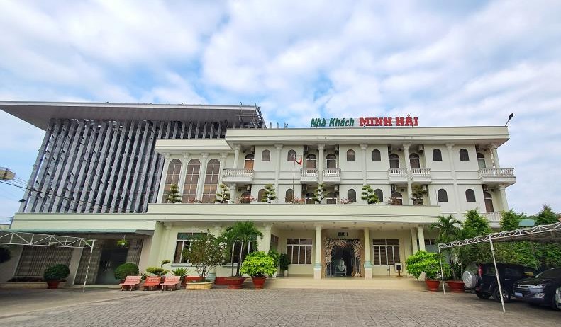 Se espera que entre 10 y 15 personas sean el Comisionado Permanente de la Provincia, el HDND, el UBND, el UB MTTQVN de la provincia que se ubicaran en la Casa de huespedes Minh Hai cuando se fusionen las dos provincias de Ba Lieu y Ca Mau. Imagen de un lago en Japon