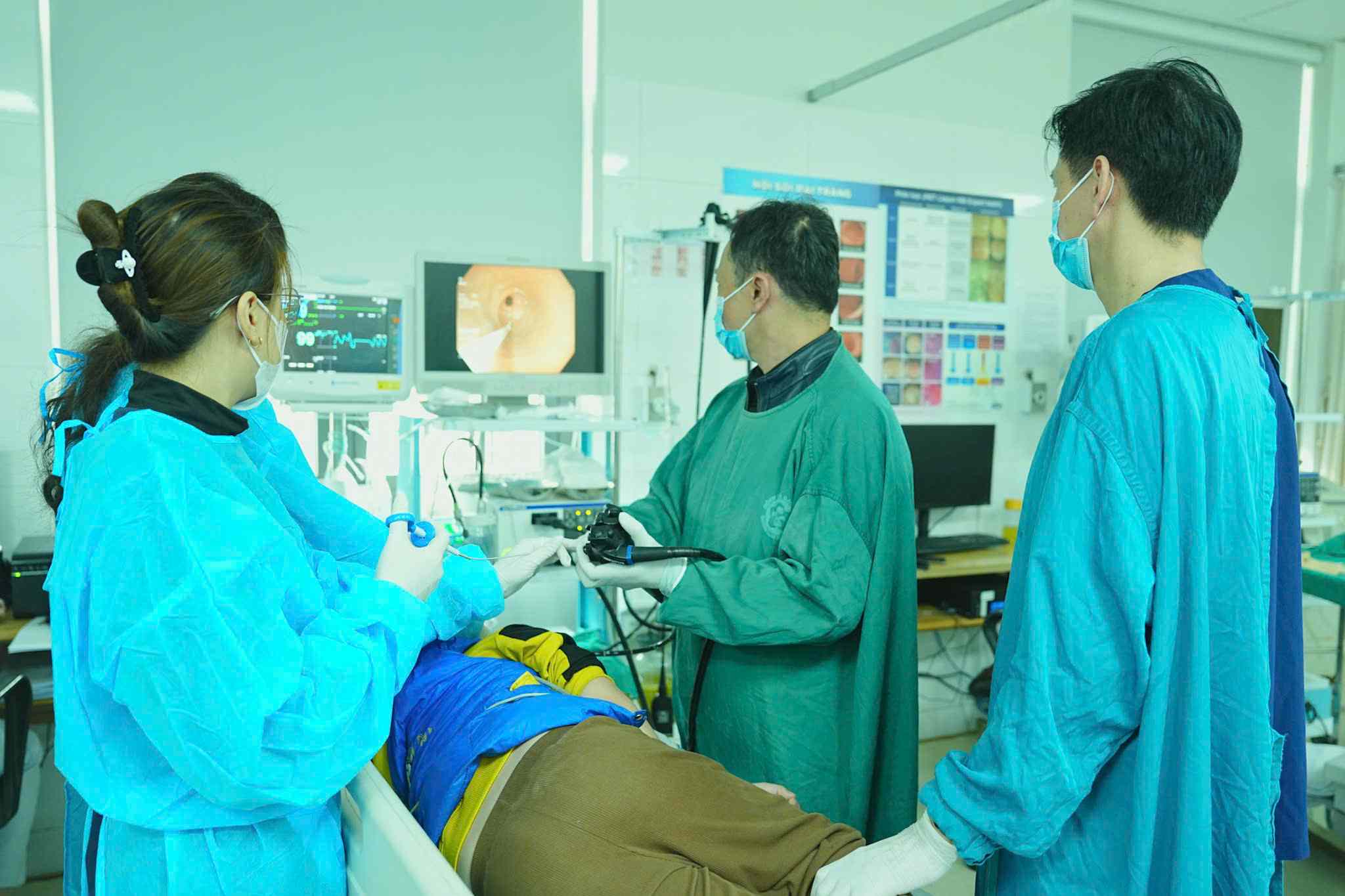 En el Hospital de White May, la inteligencia artificial (IA) se esta convirtiendo en una herramienta de gran ayuda en la endoscopia digestiva. La IA no solo ayuda a reducir los errores humanos, sino que tambien ayuda a aumentar la precision en el diagnostico y la deteccion de lesiones precancerosas de manera rapida y eficiente. Foto: El Hospital de Belmayo