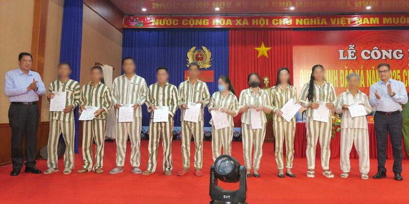 Cac pham nhan nhan quyet dinh dac xa tai Ca Mau. Anh: Cong an cung cap