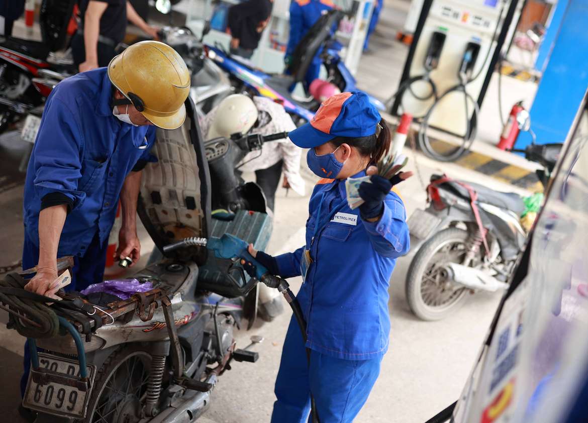 4 new regulations on petroleum trading from May. Photo: Hai Nguyen