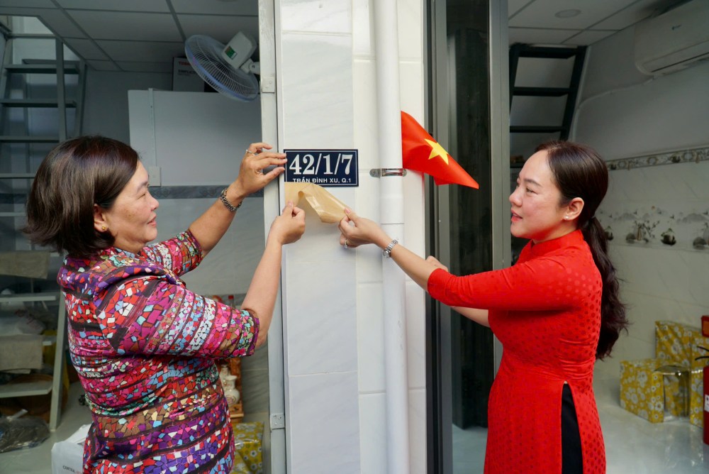 Sau gan 3 thang nguoi dan o hem Tran Dinh Xu (Quan 1, TPHCM) da co nha moi khang trang. Anh: Minh Tam