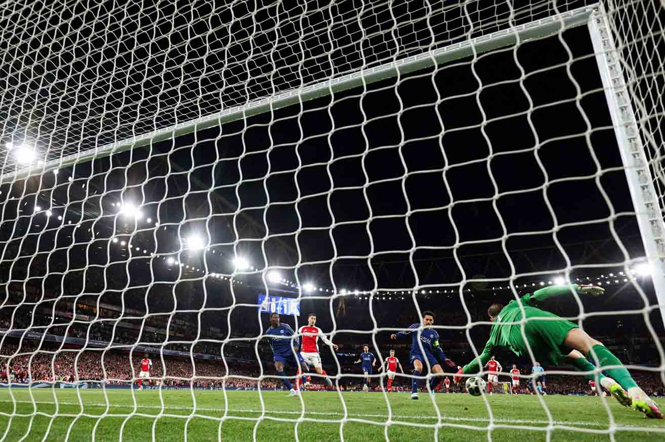 Van con co hoi neu cac chan sut Arsenal chat chiu hon khi doi dien voi Gianluigi Donnarumma. Anh: AFP