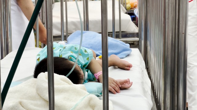 Children with signs of blood urine need to be detected promptly and cannot affect the kidneys. Photo: NGUYEN LY