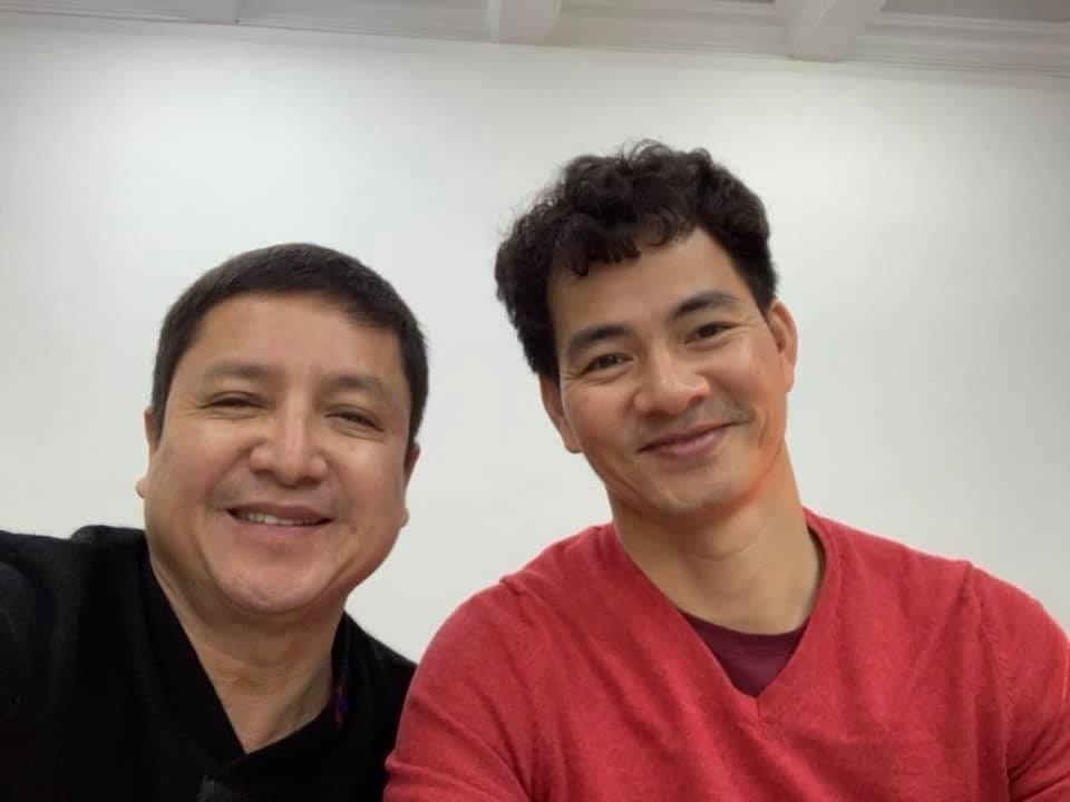 NSND Xuan Bac binh luan di dom voi NSUT Chi Trung. Anh: Nhan vat cung cap