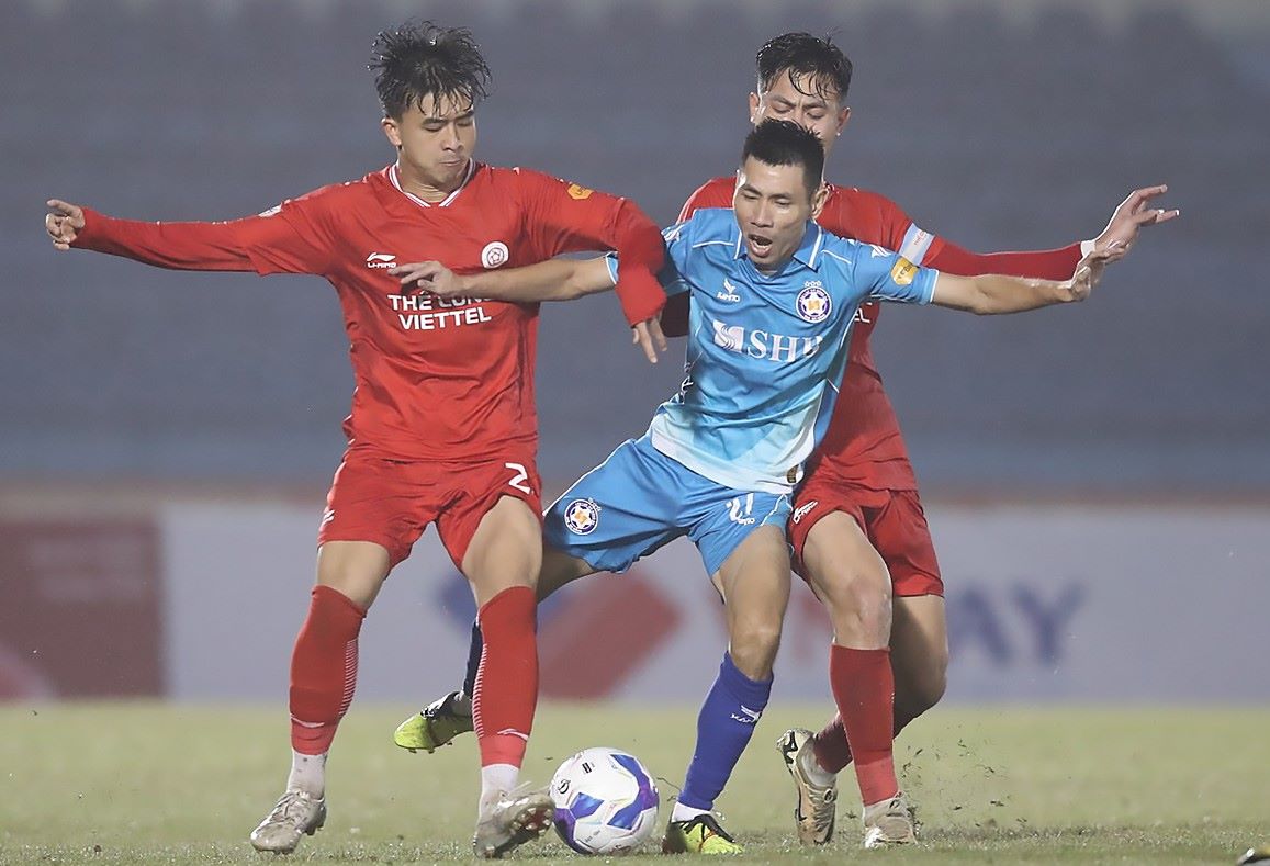 Coach Velizar Popov helped The Cong Viettel win against Da Nang. Photo: VPF