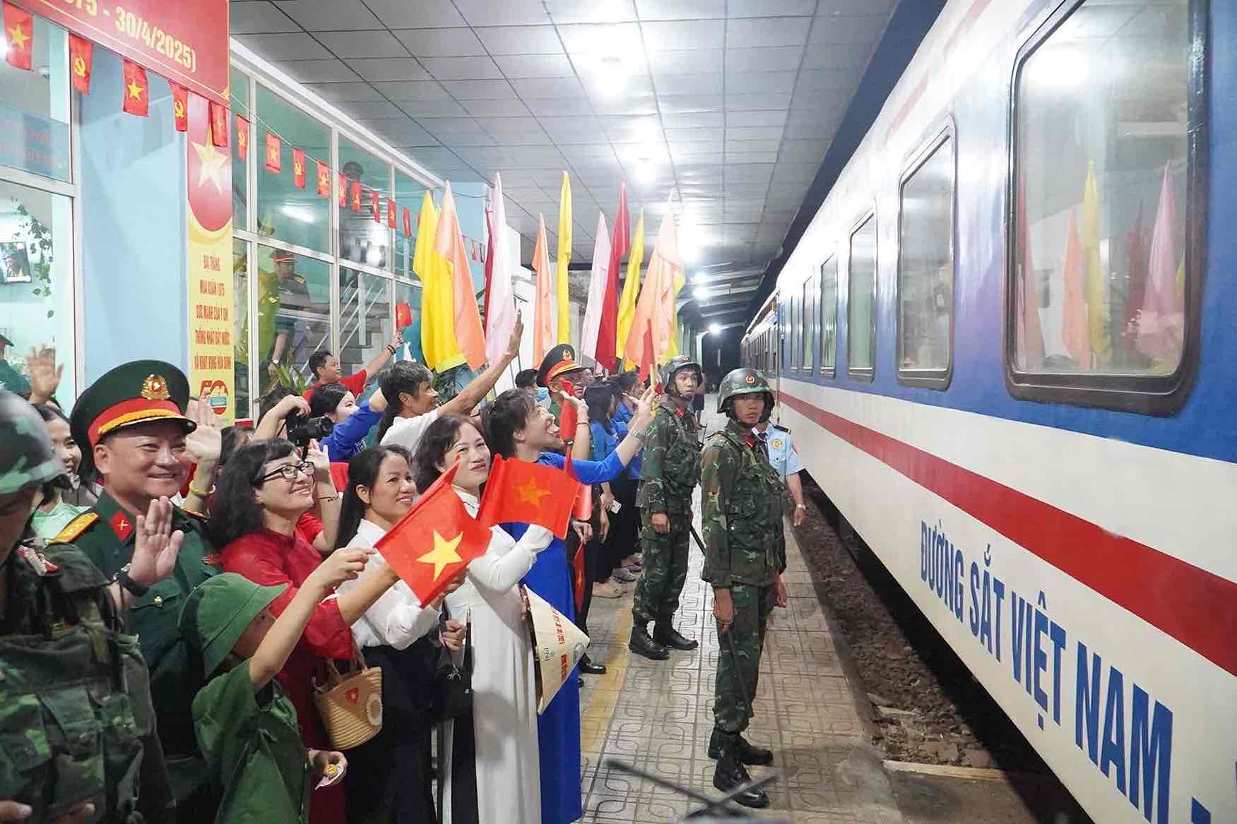 Tau roi ga Bien Hoa. Anh: Chien Tu
