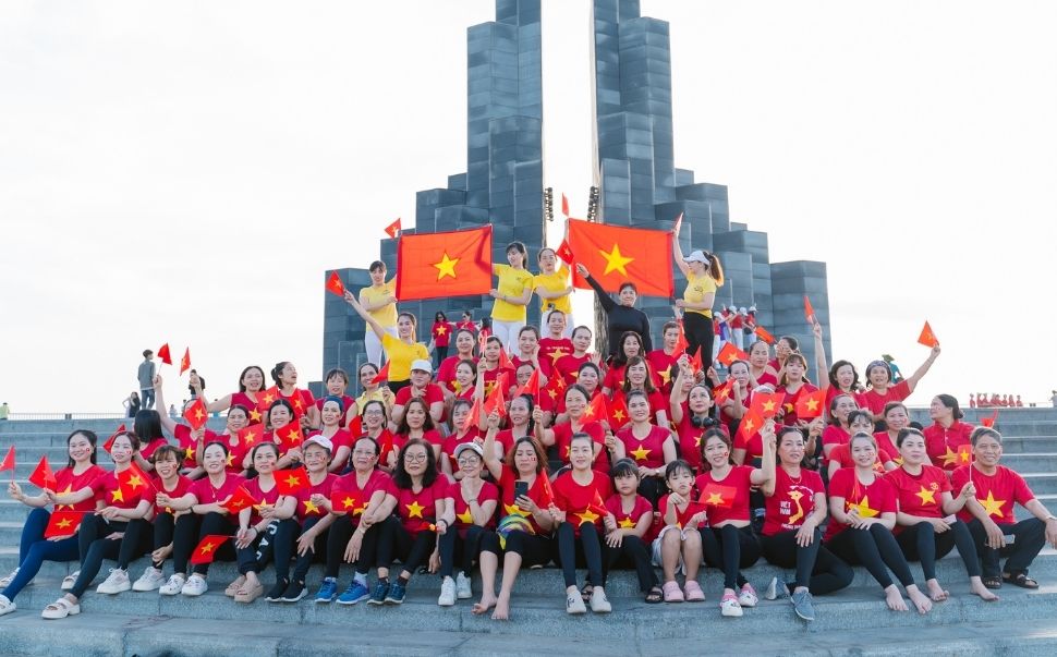 Phu Yen attracts thousands of tourists during the April 30 - May 1 holiday. Photo: Hoai Luan