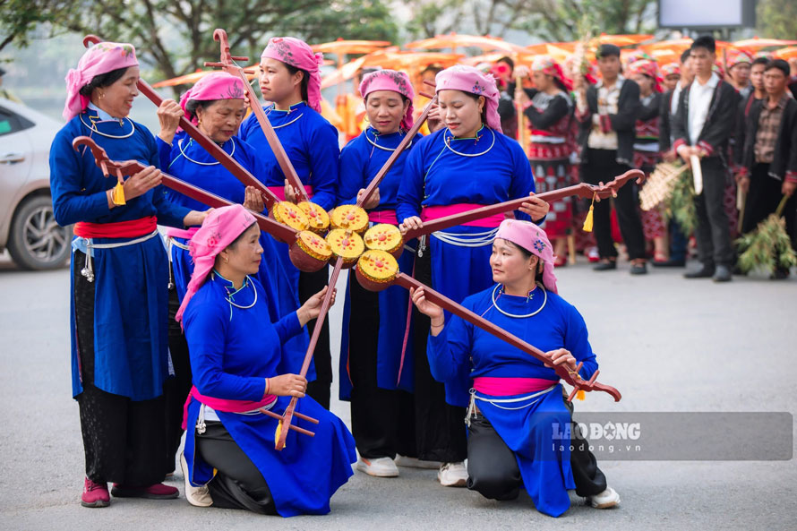 Cac chuong trinh nghe thuat van tiep tuc dien ra trong dip nghi le.