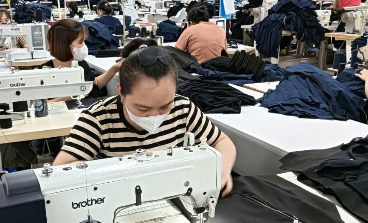 Bac Giang plans to honor exemplary workers' families in June 2025. In the photo: Sewing workers in a company in Bac Giang province. Illustrative photo: Que Chi