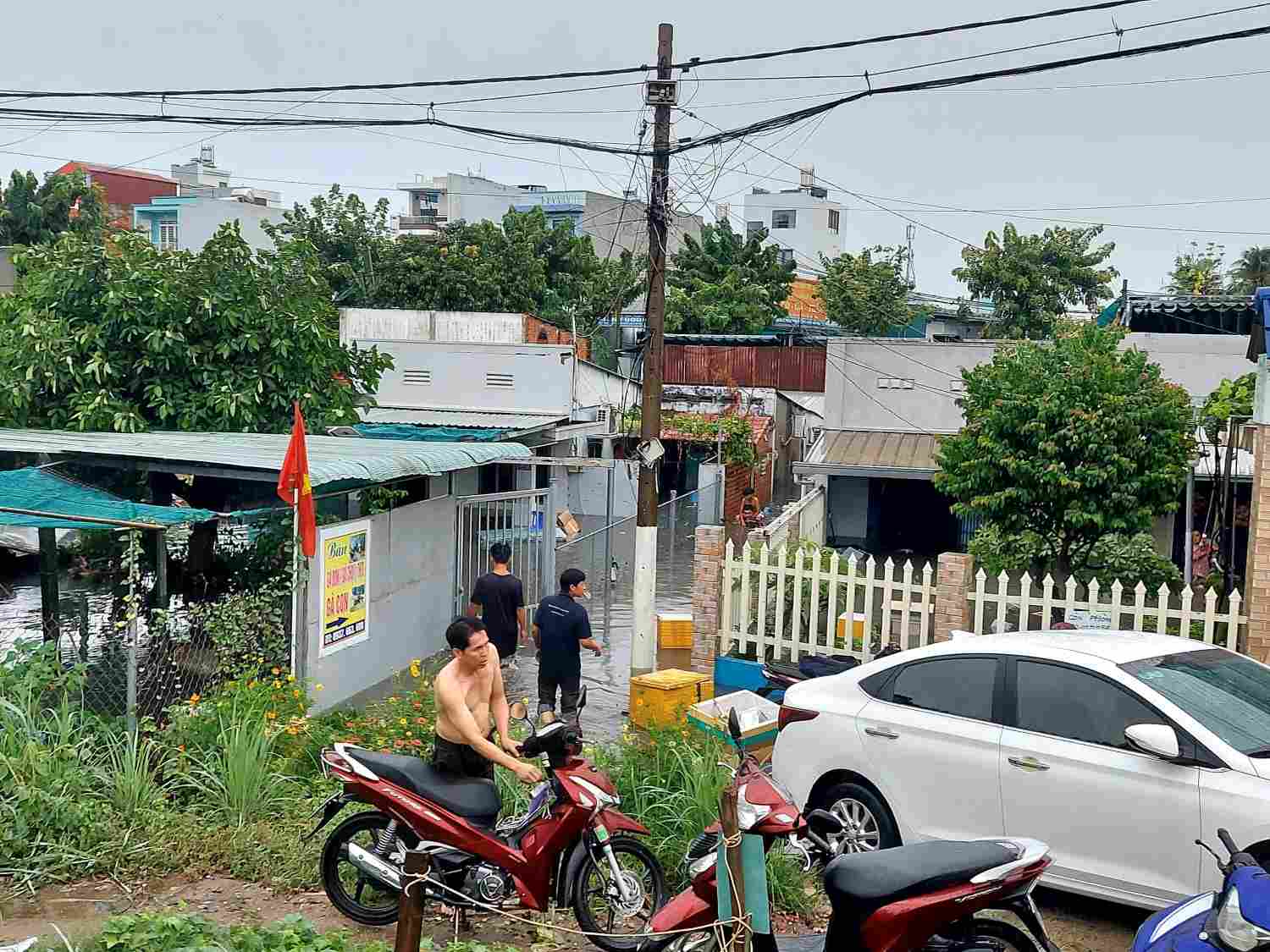 Nuoc ngap tai hem 789, TP Thu Duc, TPHCM. Anh: Minh Quan