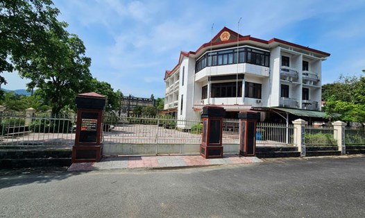 Trụ sở HĐND, UBND huyện Nam Đông, TP Huế cũ không sử dụng.  Ảnh: Phúc Đạt