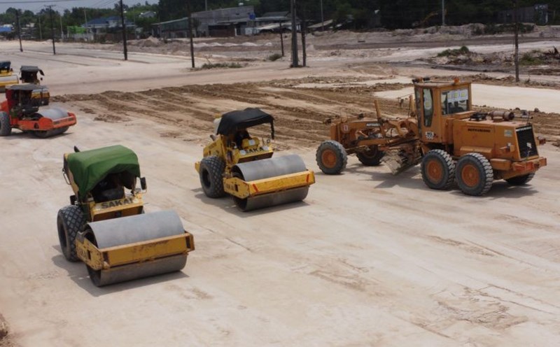 Construction of Bien Hoa - Vung Tau Expressway through Long Thanh District. Photo: Ha Anh Chien
