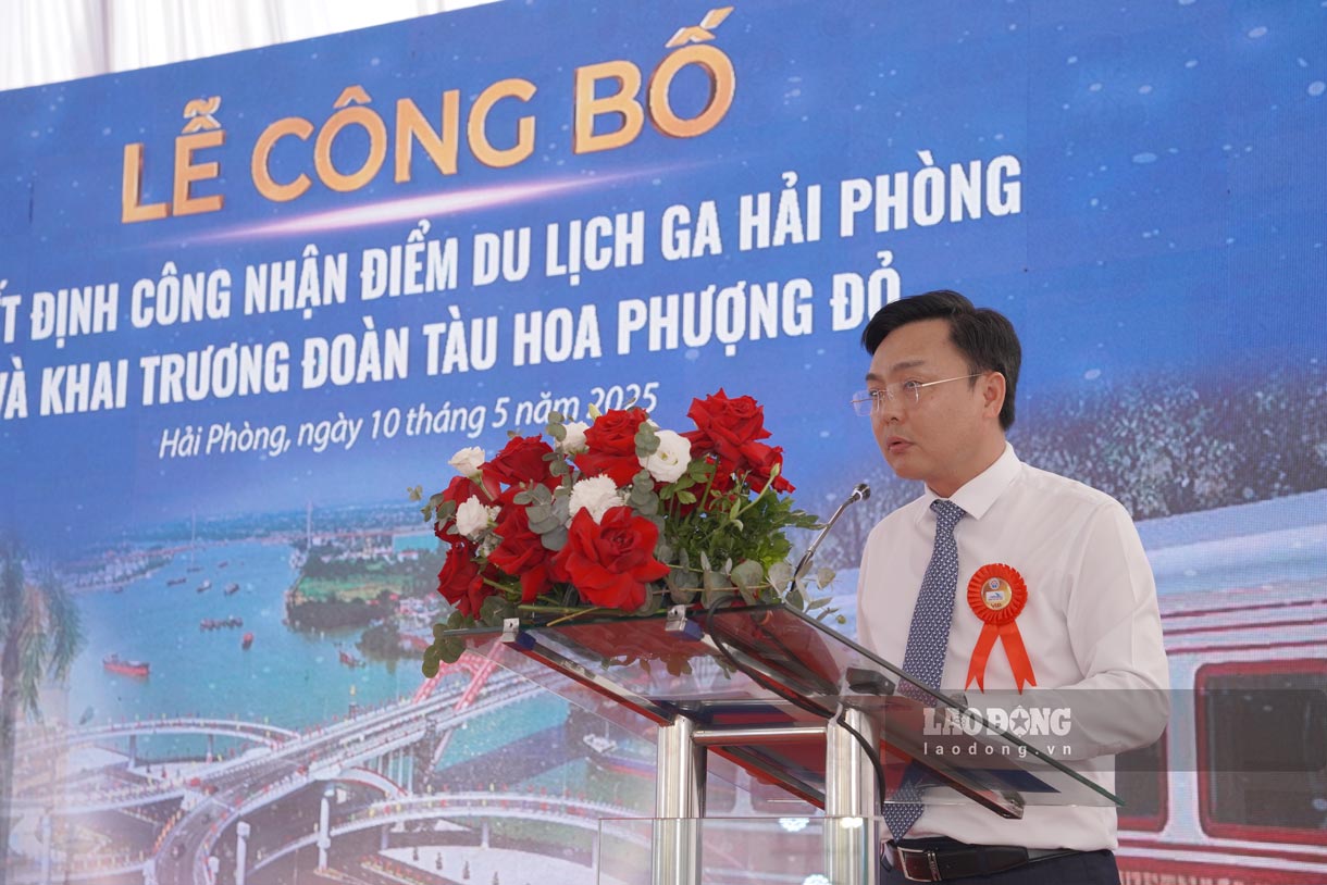 Phát biểu tại buổi lễ, ông Hoàng Gia Khánh - Tổng Giám đốc công ty VNR cam kết, tiếp tục đẩy mạnh các dự án phát triển hạ tầng, nâng cao chất lượng dịch vụ và cải thiện tiện ích trên các tuyến đường sắt, góp phần vào sự phát triển chung của ngành vận tải.  