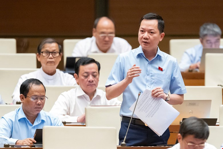 Dai bieu Trinh Xuan An - Doan Dai bieu Quoc hoi tinh Dong Nai dat van de, Hoa hau, dien vien chang hieu gi ve san pham van quang cao vi nguoi ta dep.