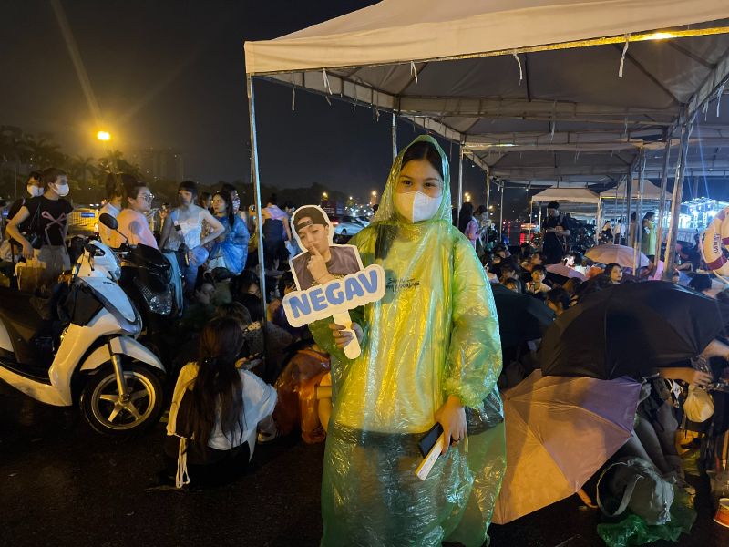 Ban Doan Linh da du phong ao mua, do an va thuoc cam cum de xem concert Anh trai say hi. Anh: Hoang Hue