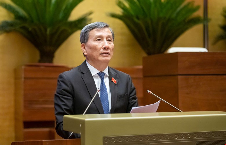 Chủ nhiệm Ủy ban Khoa học, Công nghệ và Môi trường Lê Quang Huy trình bày dự thảo Luật. Ảnh: Quochoi