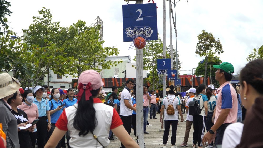 Teams participating in the 2025 Rach Gia City Labor Union Sports Festival. Photo: Nguyen Anh