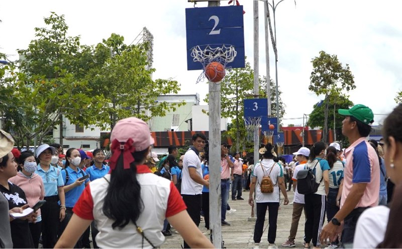 Teams participating in the 2025 Rach Gia City Labor Union Sports Festival. Photo: Nguyen Anh