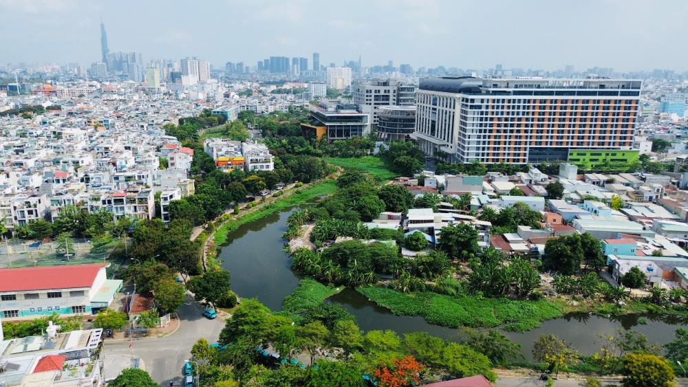 Rach Xuyen Tam qua dia ban quan Go Vap. Ảnh: Anh Tu