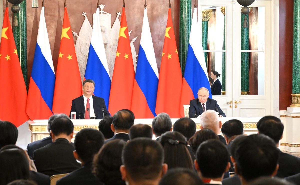 Tong thong Nga Vladimir Putin va Chu tich Trung Quoc Tap Can Binh gap go bao chi sau hoi dam ngay 8.5.2025. Anh: Kremlin