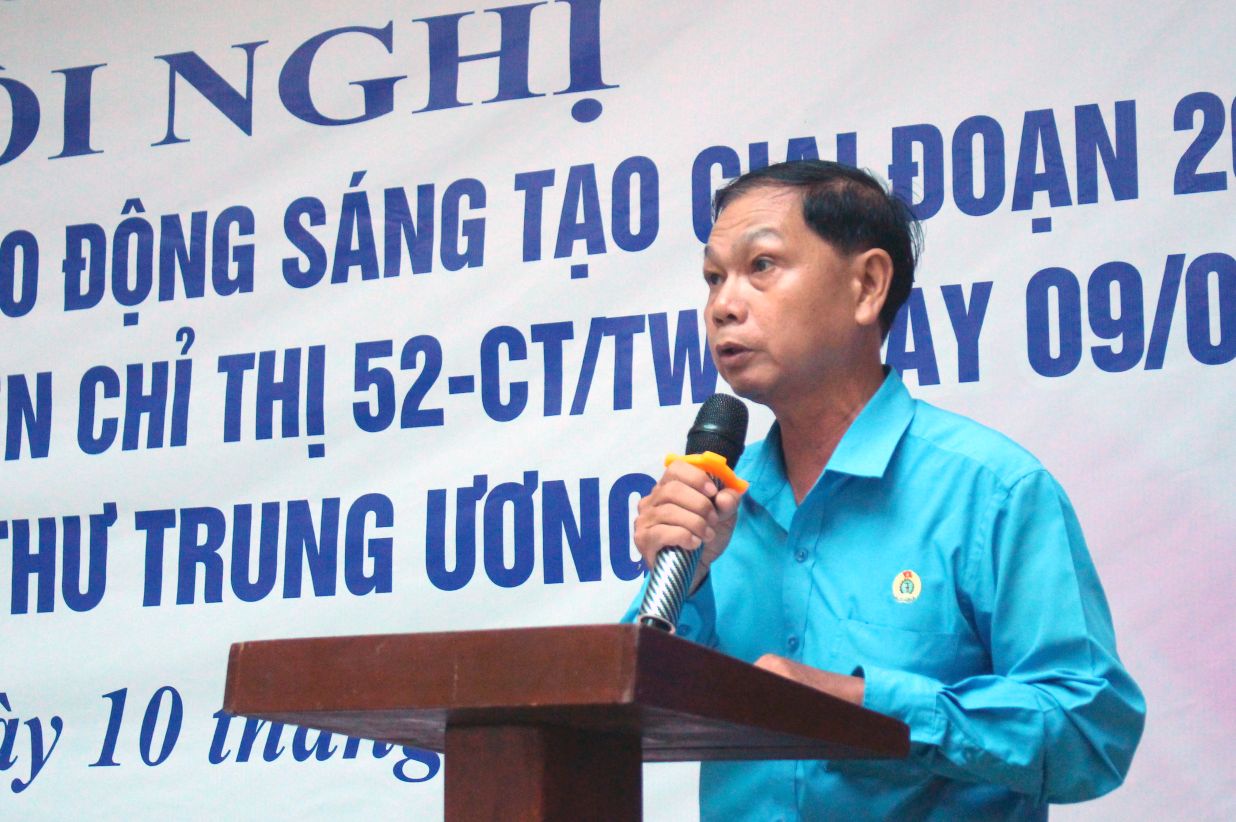 Chủ tịch Công đoàn các khu công nghiệp tỉnh An Giang Trần Lưu Phong phát biểu tại lễ tuyên dương lao động giỏi, lao động sáng tạo giai đoạn 2020-2025. Ảnh: Lâm Điền