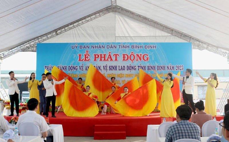Binh Dinh organizes the launching ceremony of the Month of Action on Occupational Safety and Hygiene in 2025. Photo: Binh Dinh Information Portal