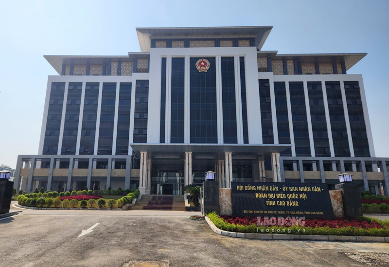 Tru so UBND tinh vua chinh thuc di vao van hanh. Anh: Tan Van
