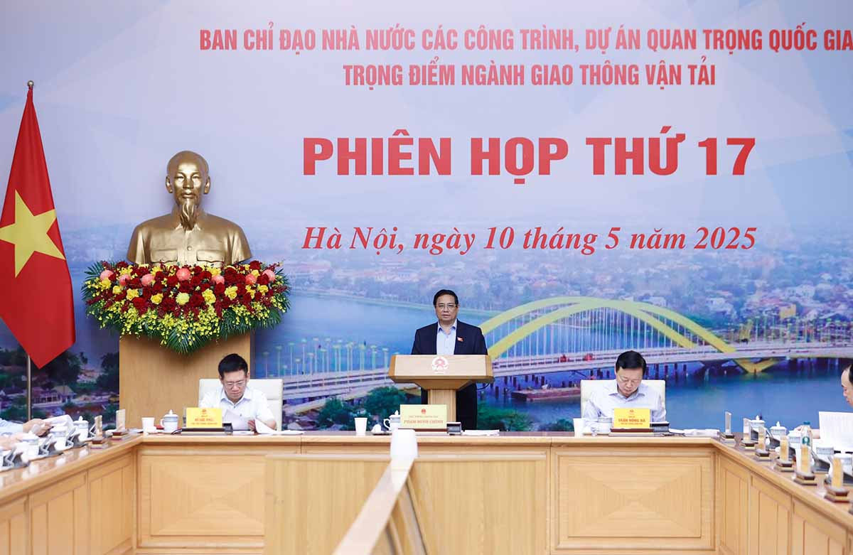Thu tuong Pham Minh Chinh, Truong Ban Chi dao Nha nuoc cac cong trinh, du an quan trong quoc gia, trong diem nganh giao thong van tai chu tri Phien hop thu 17 cua Ban Chi dao - Anh: VGP/Nhat Bac.