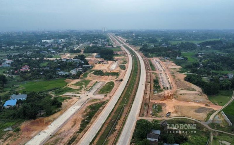 Real estate prices are starting to increase as the trillion-dong road project is restarted. Photo: Lam Thanh