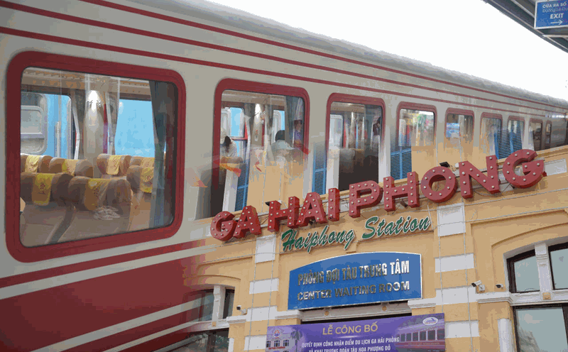 Not only beautiful, the Red Phuong Hoa train also causes a fever with unprecedented amenities